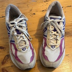 New Balance Men’s 990v6 in Purple and Cream